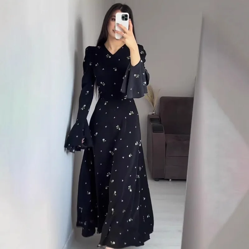 

2025 New Women's Floral Print Bell Sleeve Maxi Dress Elegant V-Neck Flowy Chiffon Long Gown for Beach Wedding Party Holiday