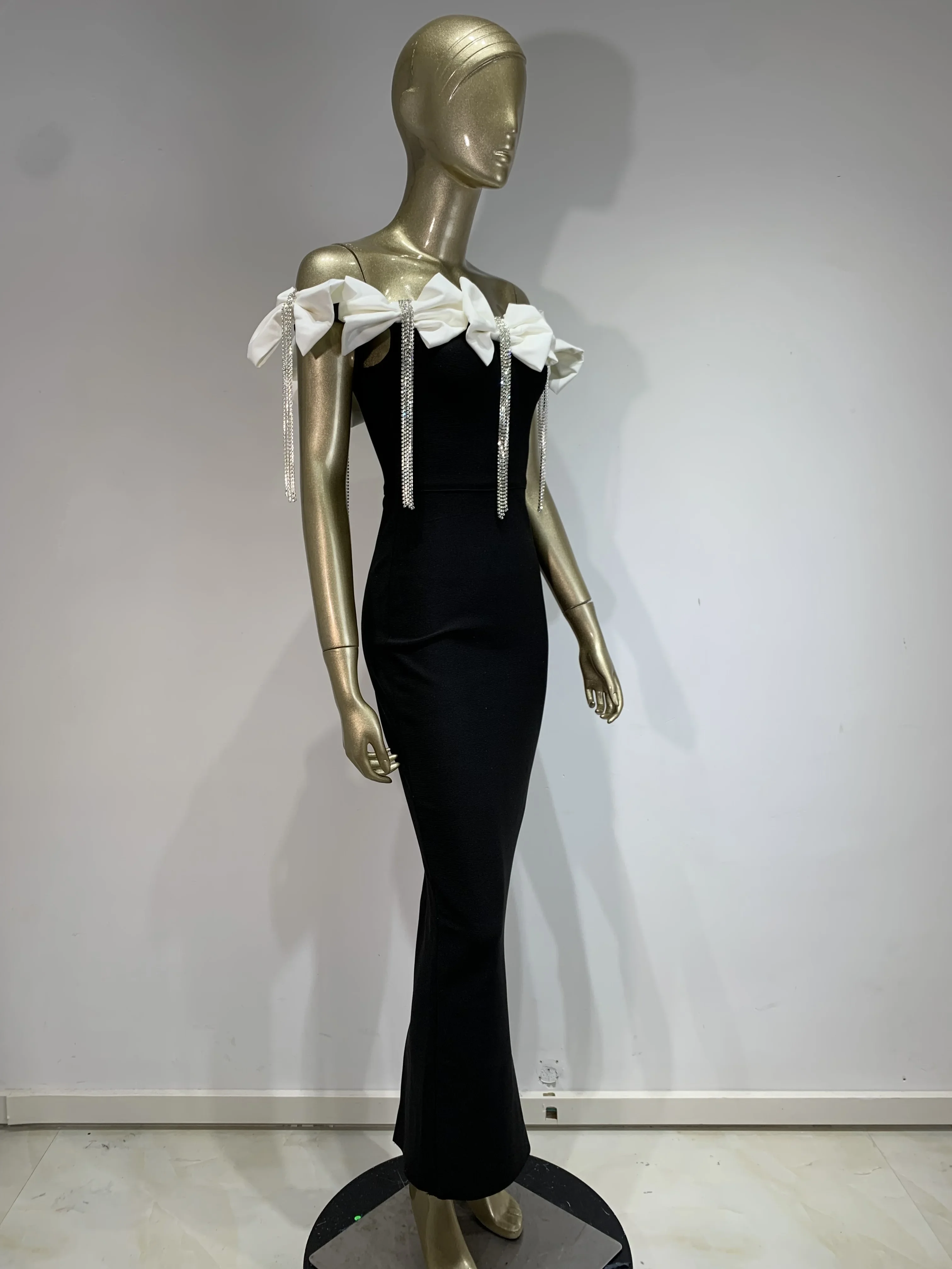 Neues Luxus-Verbandkleid für Damen, elegant, schulterfrei, weiße Schleifen, Diamanten, Streifen, figurbetont, Maxi, lange Abendparty-Kleider