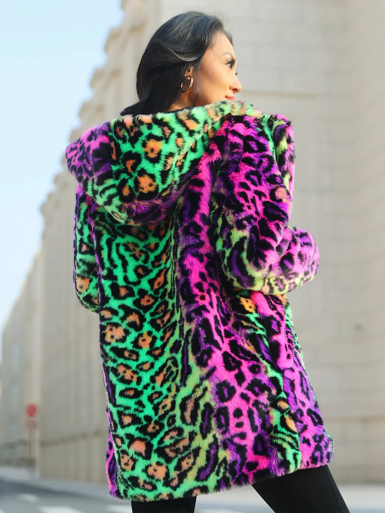 Otoño-Invierno mujer estampado de moda deslumbrante estampado de leopardo abrigo de piel sintética casual suelto de manga larga con capucha ropa de calle cálida para mujer