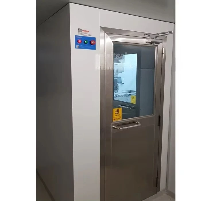 Automatic air shower with interlocking door air dust cleaning