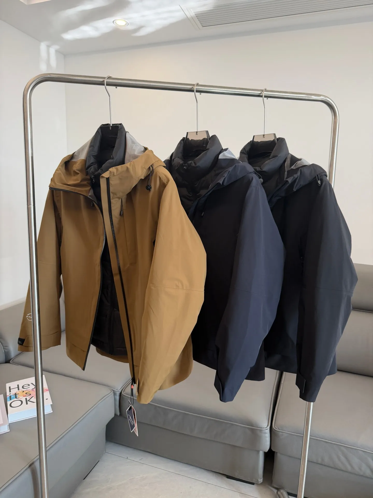 

Outdoor Men's Tee-in-One Hard ell down Jaet Windproof Water-Resistant Full Prure Sealing Casual Sle Du down Filling