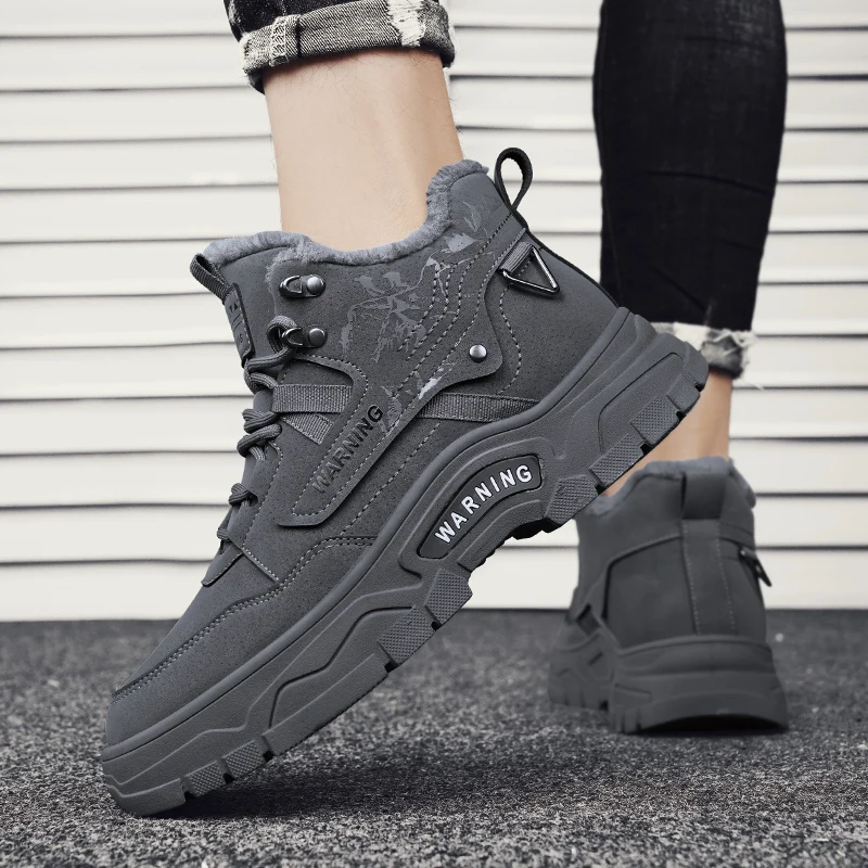 أحذية رجالية شتوية جديدة دافئة ومخملية أحذية قطنية غير قابلة للانزلاق أحذية غير رسمية مريحة موضة الشباب جوكر أحذية عالية الجودة في الهواء الطلق