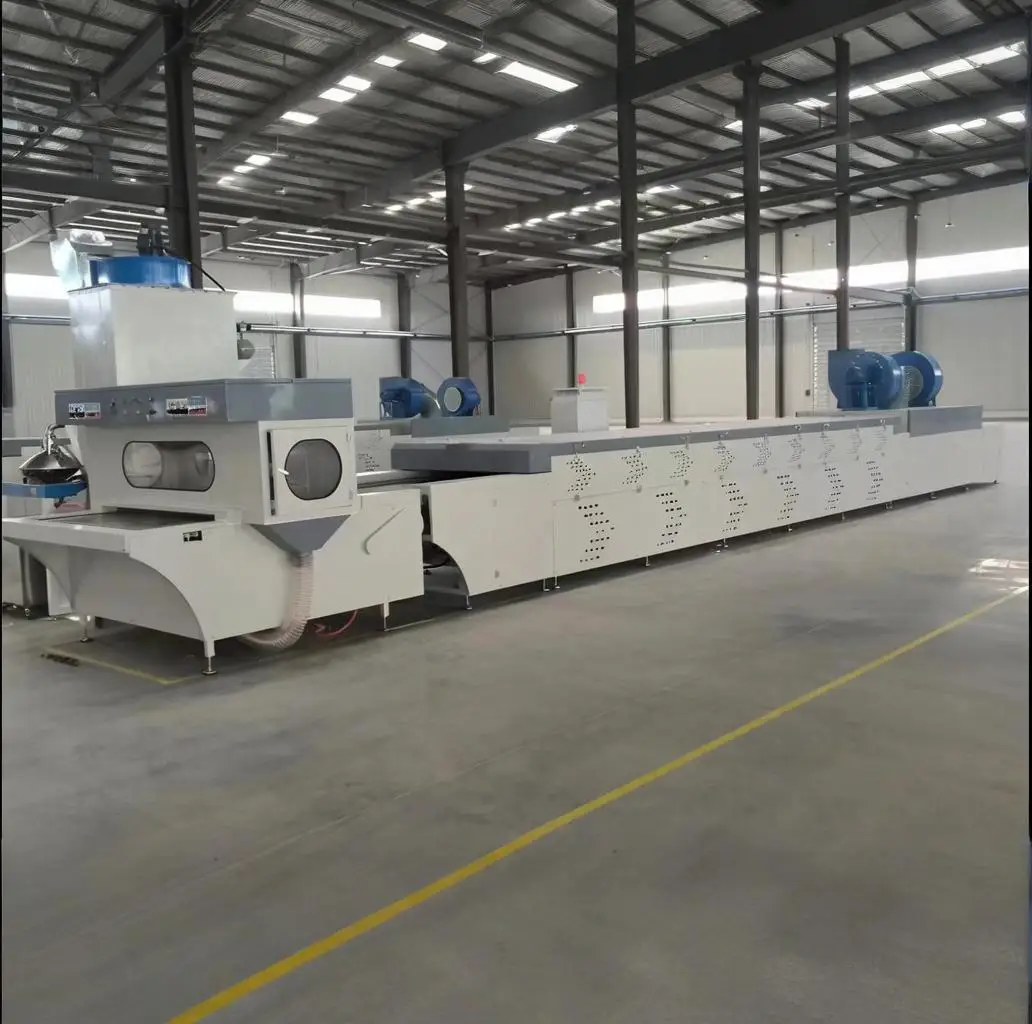 Linea di verniciatura a polvere per pastiglie freno Linea di verniciatura a spruzzo automatica Macchina per asciugare la verniciatura