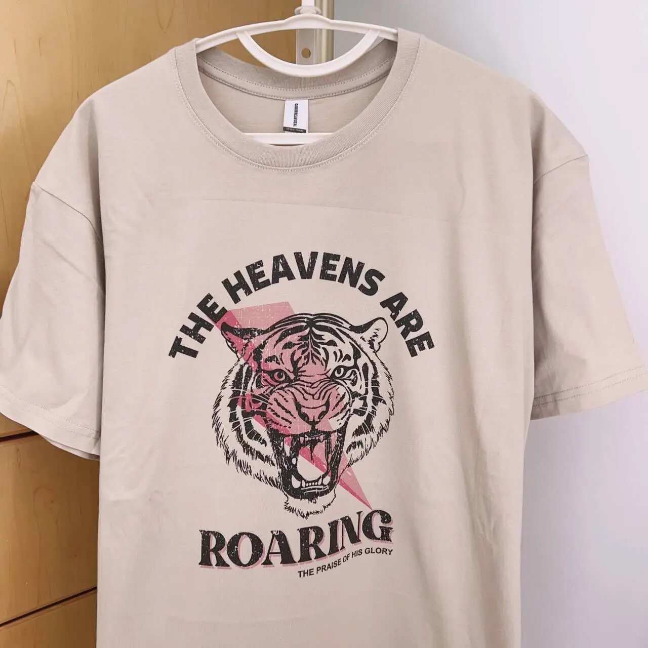 The Heaven Are Roaring Letter Print T-Shirt Summer Women's T-Shirt Chic Harajuku Pattern Art Oil Painting Fashion Vintage Top