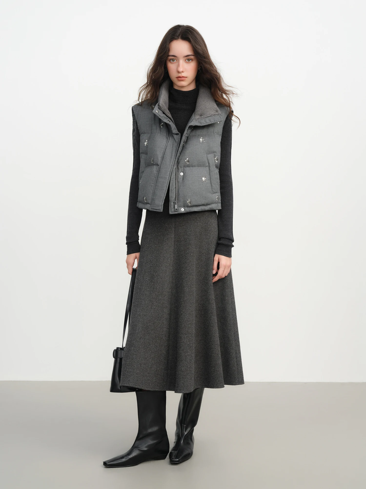 เสื้อกั๊กพัฟเฟอร์สั้นแบบมีลูกปัด FSLE【Premium Series】สำหรับผู้หญิง ฤดูใบไม้ร่วง ฤดูหนาว เสื้อแจ็คเก็ตบุใยสังเคราะห์แบบเย็บติดกัน เสื้อกั๊กขนเป็ด เสื้อโค้ทสำหรับกิจกรรมกลางแจ้ง สไตล์สตรีทแวร์