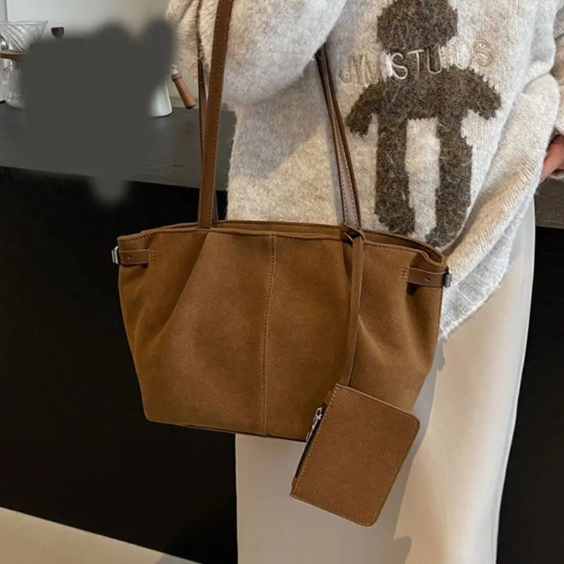 

Vintage Large Capacity Suede Bag for Women's New Autumn and Winter Commuting Single Shoulder Crossbody Tote Bag