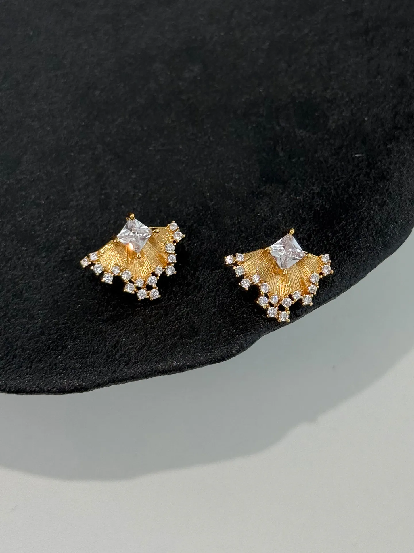 Starlight luxury ins retro unique luxurious fan shape stud earrings for women