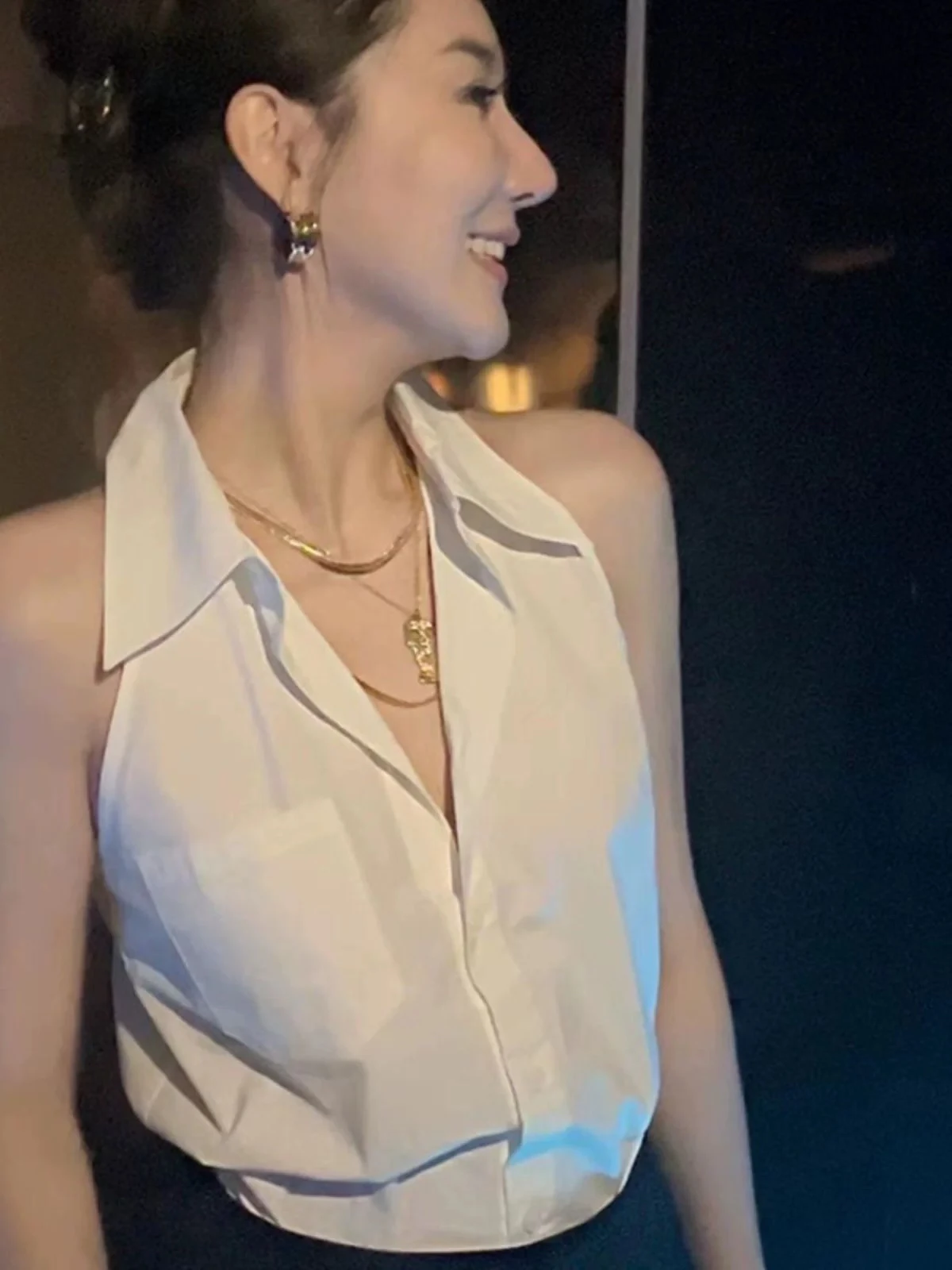 

Elegant White Off-Shoulder Sleeveless Collar Chiffon Shirt for Women Summer Fashion Design High Quality Slim Fit Commute...