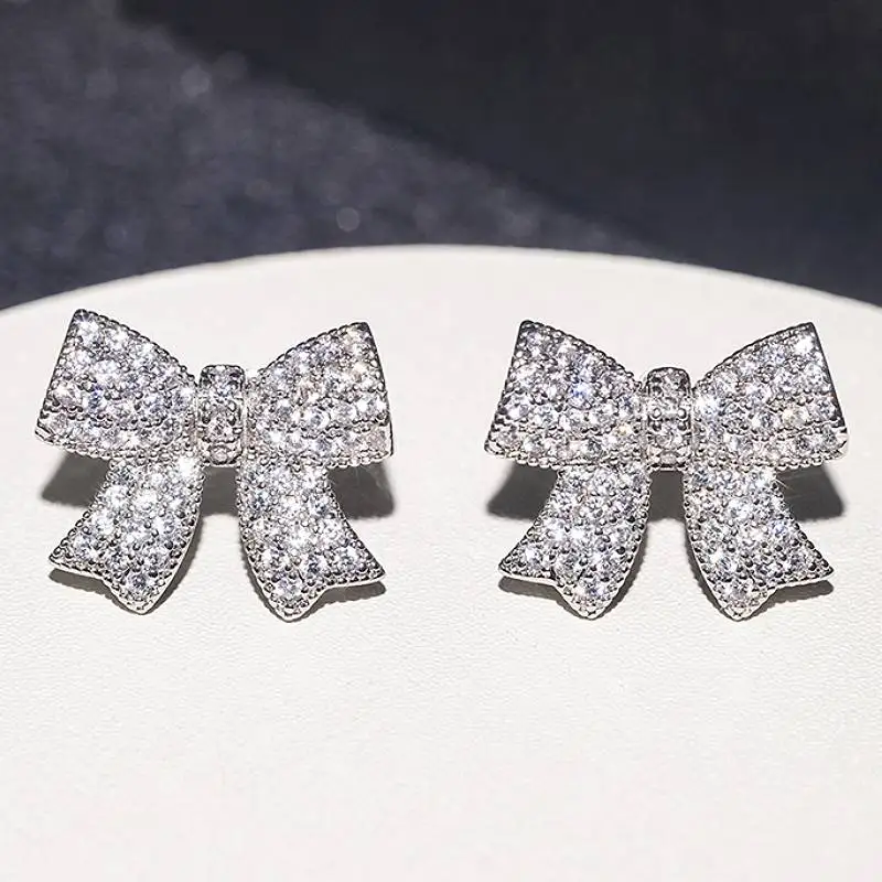 Huitan Zarte, schleifenförmige Ohrstecker für Frauen, ästhetische Hochzeitsaccessoires, voll glänzende CZ, trendiger, eleganter Schmuck, Geschenk