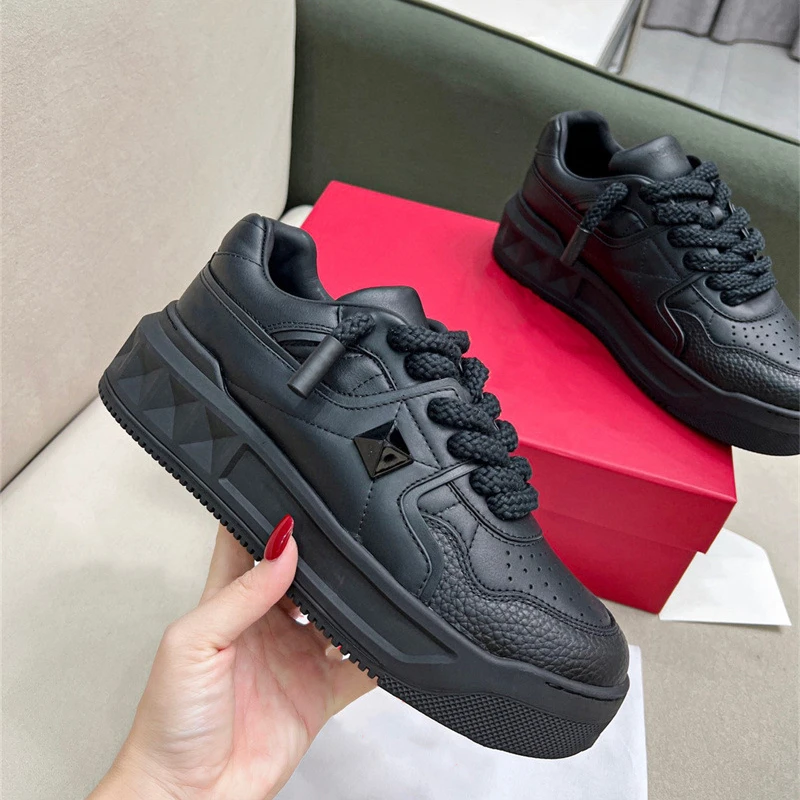 Women Sneakers Solid Color Fashion Designer Casual Shoes Platform Lace Up Vulcanize Shoes Luxury Walking Running Shoes for Women