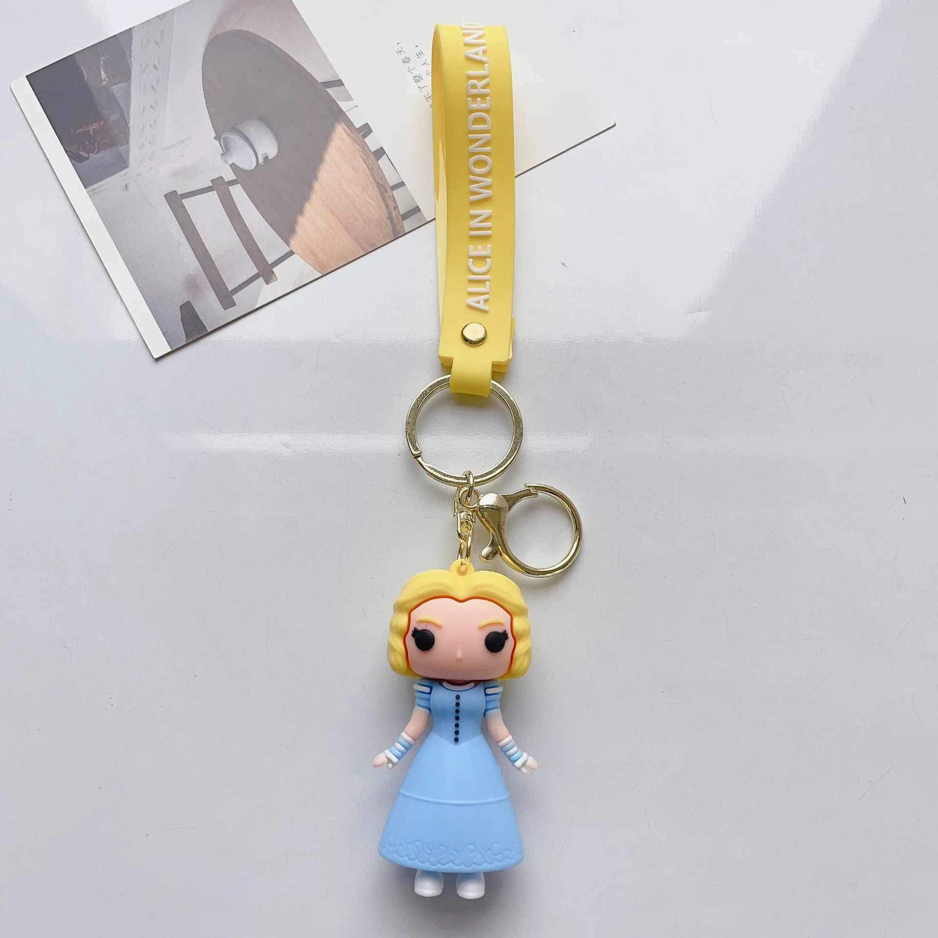 Cartoon Alice in Wonderland Kawaii Alice Mad Hatter Red Queen Model Car Key Chain Male And Female Bag Pendant Accessories Gift