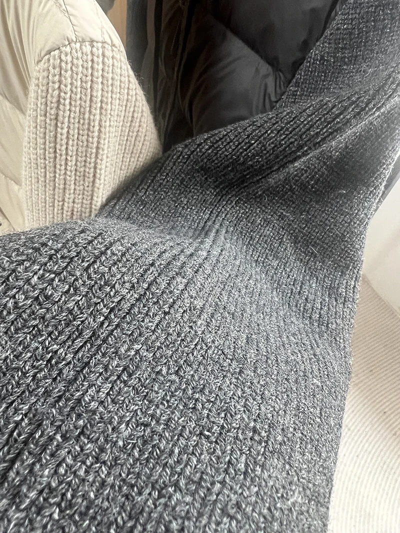 Piumini invernali con cappuccio con maniche in giunture nuove lavorate a maglia Piumino da donna in piumino d'anatra bianco leggero Versatile cappotto corto nero