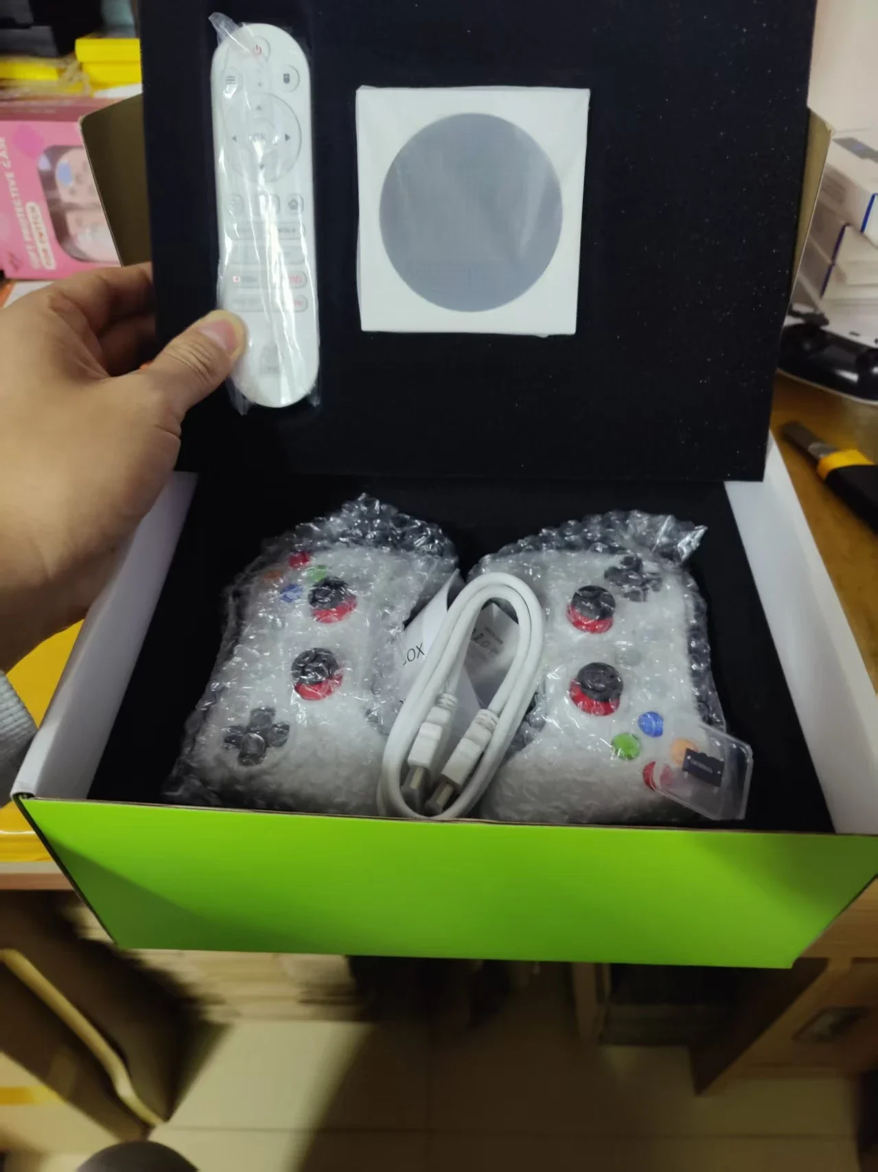 2025 New G8 Game Stick 128g 69000+Games 14+Simulators 5G Android Network Game Box Classic Video Player 2.4G Wireless Controller