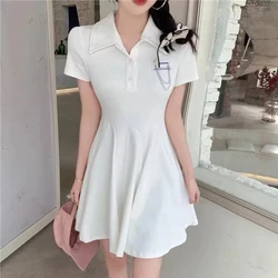 Minimalistische Mode Polo-Hals Zomer Nieuwe Korte Mouwen Casual All-Match Skinny Design Gevoel Geplooide A-Lijn Elegante Jurk Dames