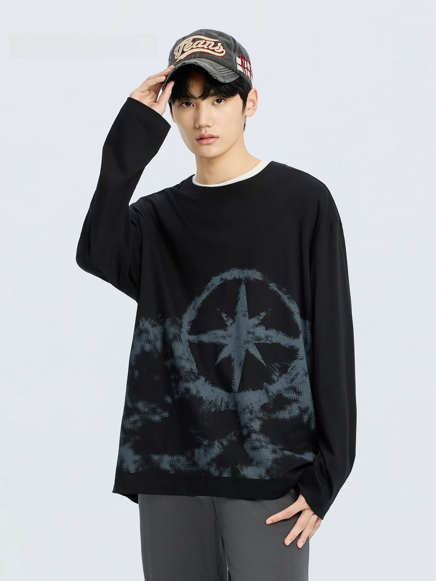 Camiseta Masculina de Manga Longa Meters Bonwe, Estilo Casual, Corte Solto, Estampa Camuflada, 100% Algodão, Moda Urbana, Pri...
