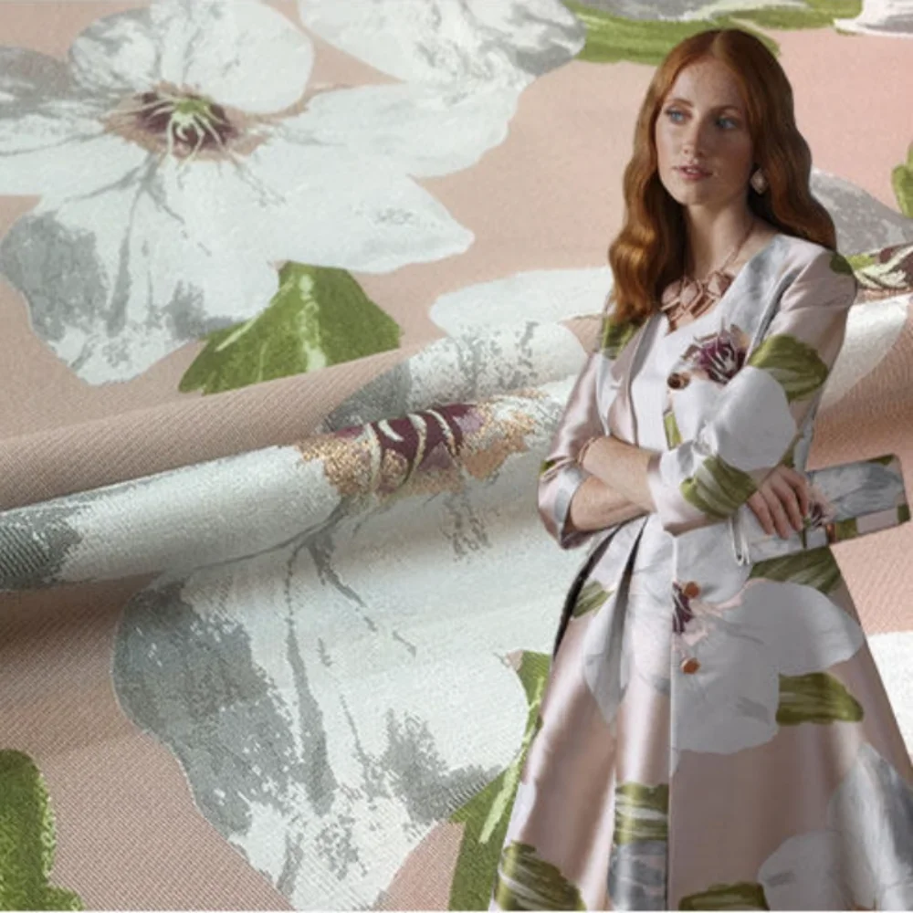 

Gold Line Brocade Jacquard Fabric Autumn Winter Flower Windbreaker Neat One-piece Dress Dress Cloth Fashion Design Sew Wholesale