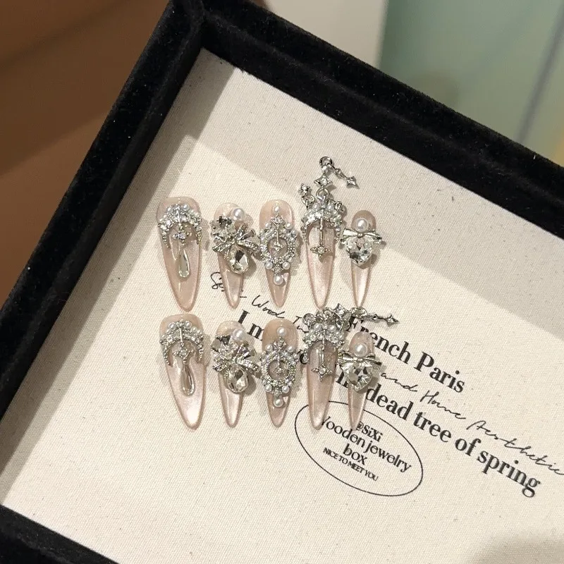 10 Stück 3D-Herzschleife, handgefertigt, zum Aufdrücken der Nägel, langes Stiletto, Schwarz, Weiß, mit Strassdetails, Punk, Y2K-Hot-Girl-Stil, künstliche Nägel