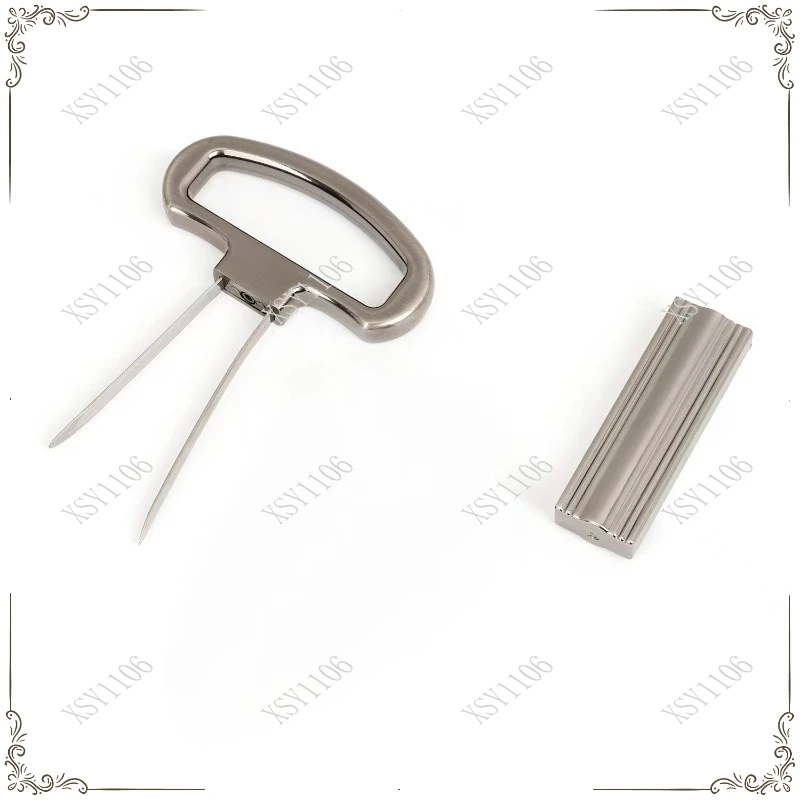 Red opener Old bottle opener Old rotten stopper Two-piece red bottle opener