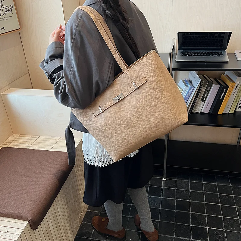 

2025 Minimalist Shoulder Bag, Spacious Soft Leather Tote for Women, Elegant Commuter Crossbody, Versatile Day-to-Night Purse