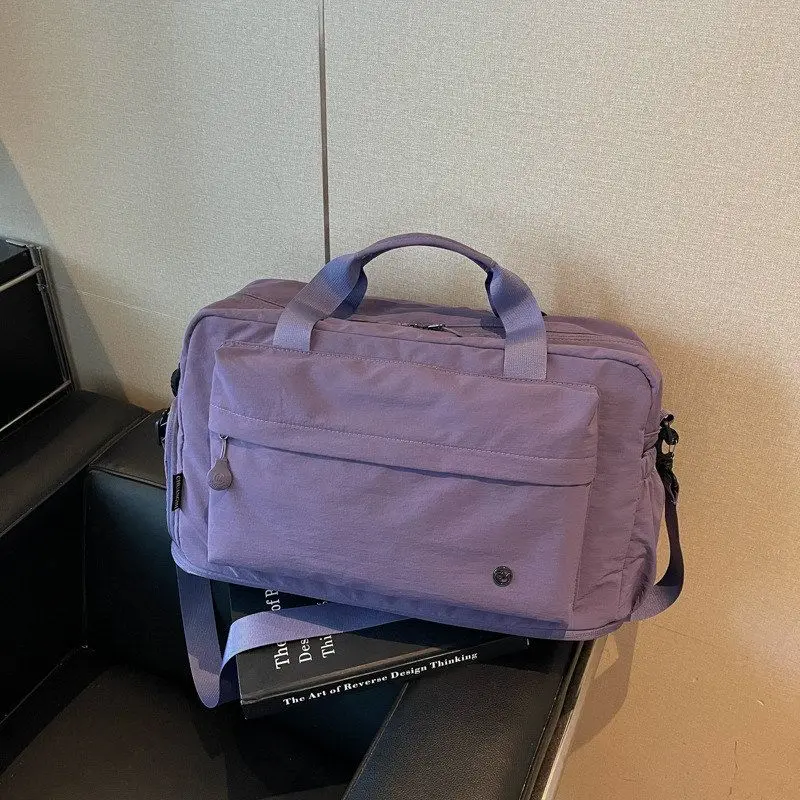 borsa-sportiva-alla-moda-capiente-ideale-per-il-fitness-da-portare-a-mano-dal-design-semplice-adatta-per-viaggi-escursioni-e-attivita-all’aperto-e-da-indossare-a-tracolla