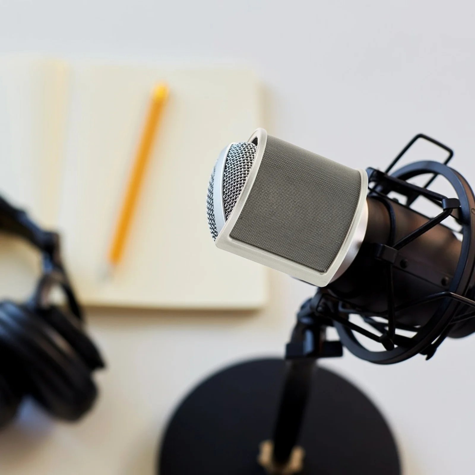 

U Shaped Microphone Windscreen Shield Gold Metal Mesh Pop Filter for Recording Vocal Noise Reduction Handheld Mic