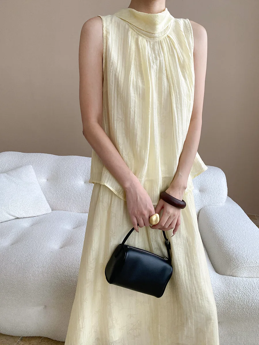 Dwuczęściowy zestaw: kamizelka i spódnica w stylu nowo-chińskim z ciemnym wzorem.