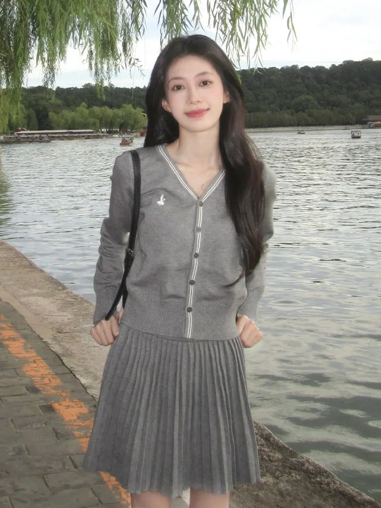 

Gray V-neck Knitted Dress Women's Slimming Pencil Skirt Short Style Spring Autumn College Fashion Small Size Ensemble