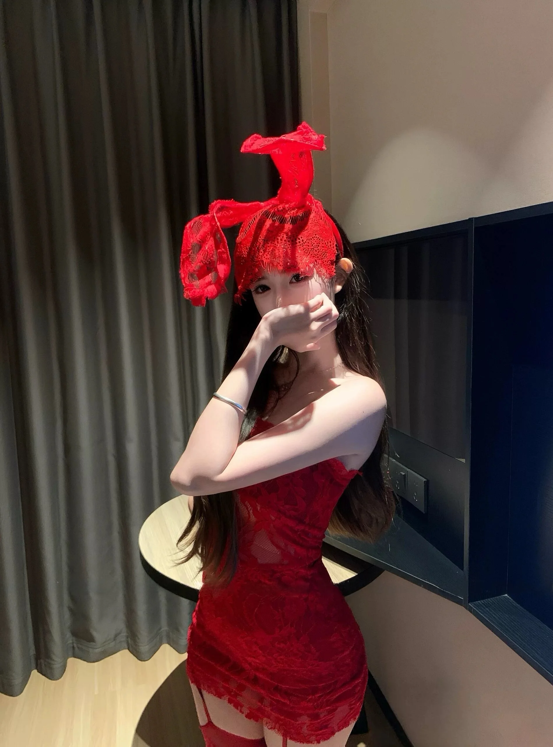 

Сексуальный кружевной костюм кролика для девочек, комплект с высокой талией, облегающая юбка, тема Хэллоуина, горячая девушка, красный цвет, Ci Commute, подходит