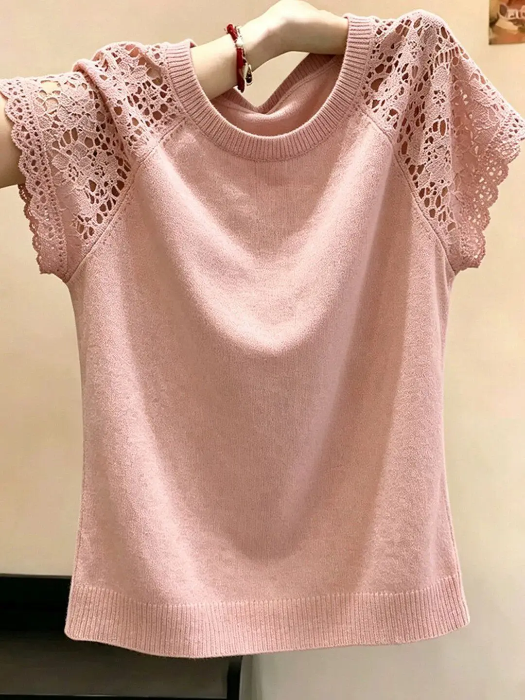 

Lace round Neck Splice Short Sleeve T-Shirt Women Summer Gentle Style Design Unique Anti-Aging Versatile Top for Younger Look