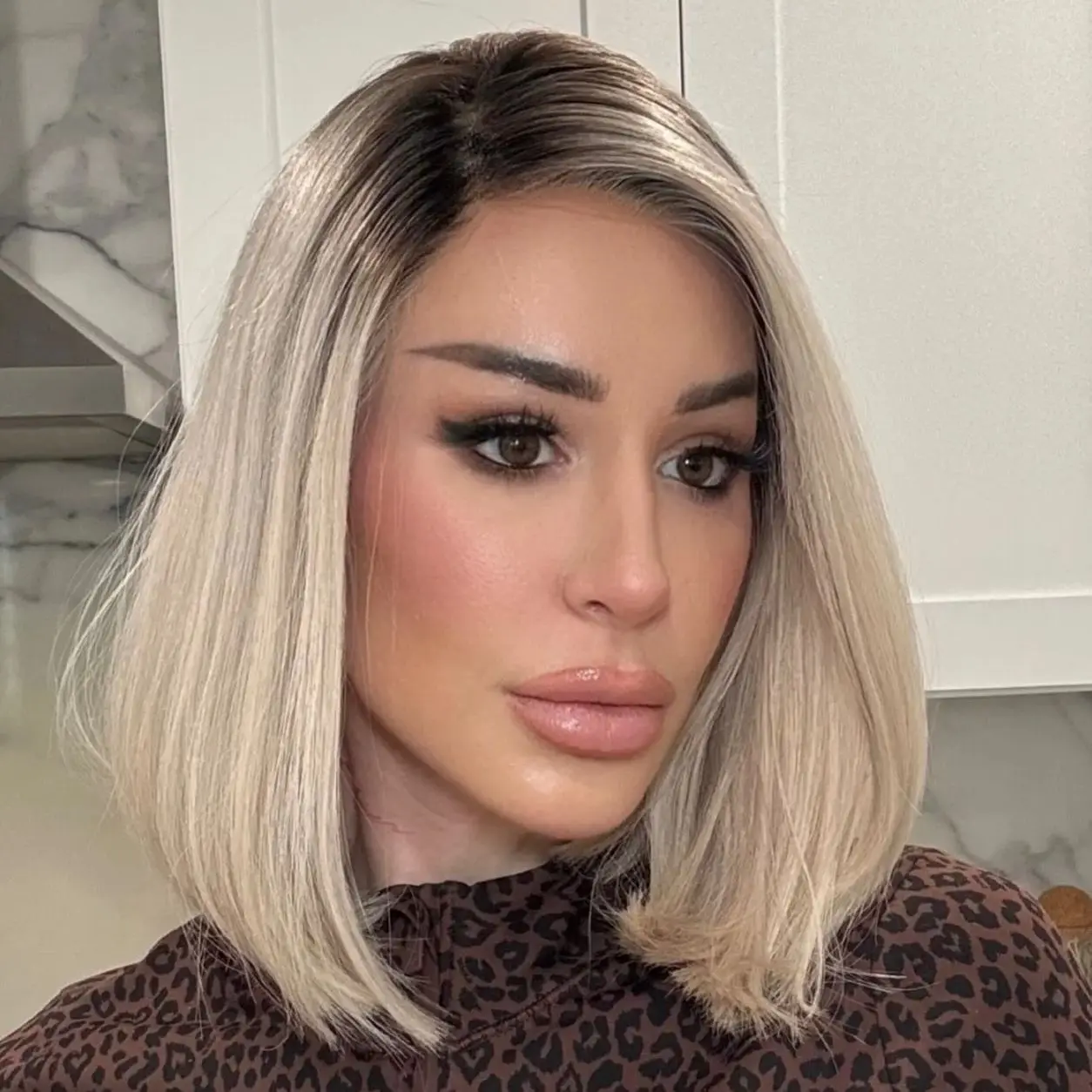 

16 Inches Ombre Ash Blonde New Style 13x4 Free Part Original Factory Cheap Wigs On Clearance Sale Bob Straight Synthetic Wigs