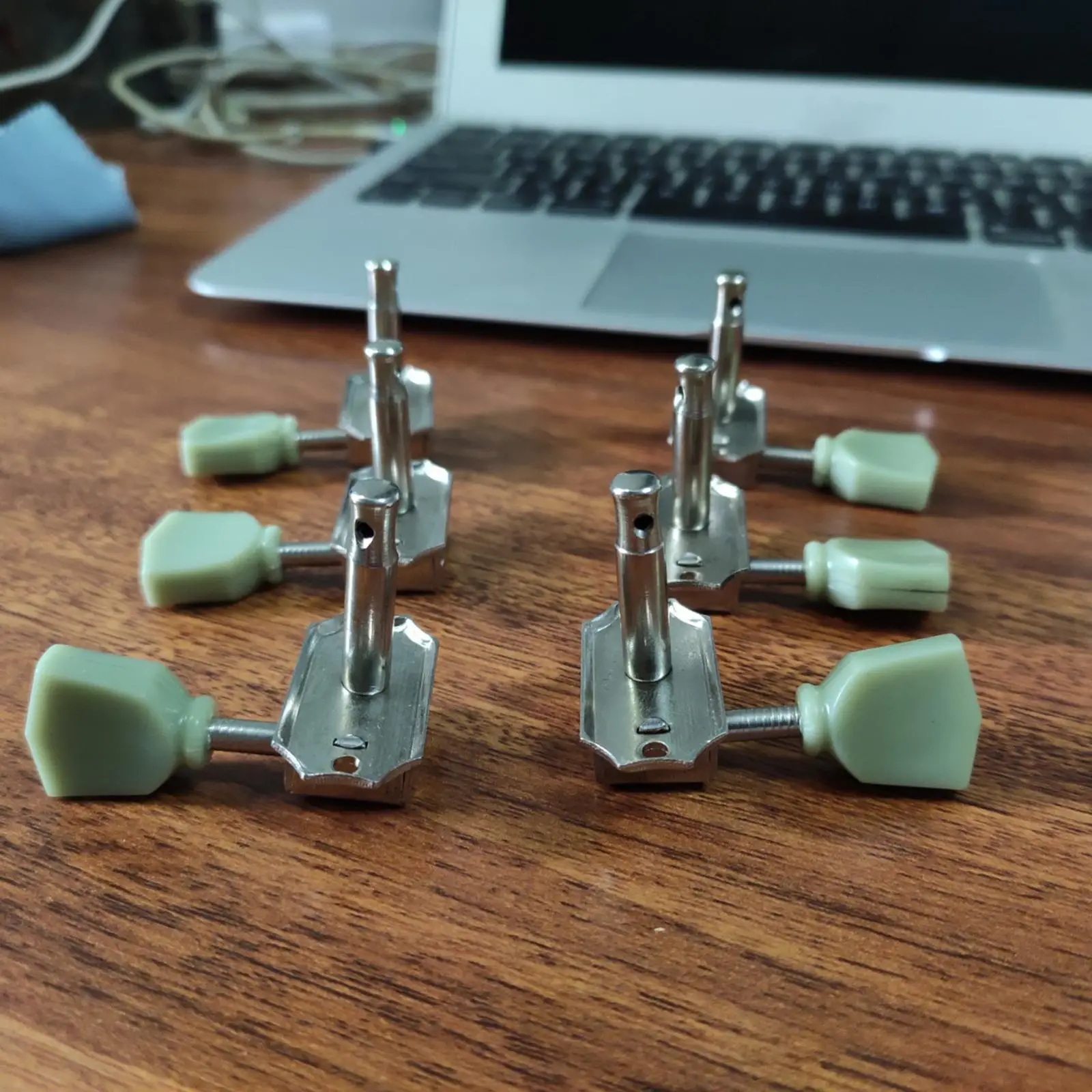 

Guitar Accessories Tuning Peg Kit Metal Plastic Elegant Design for Acoustic Electric Classical Guitars and Ukuleles