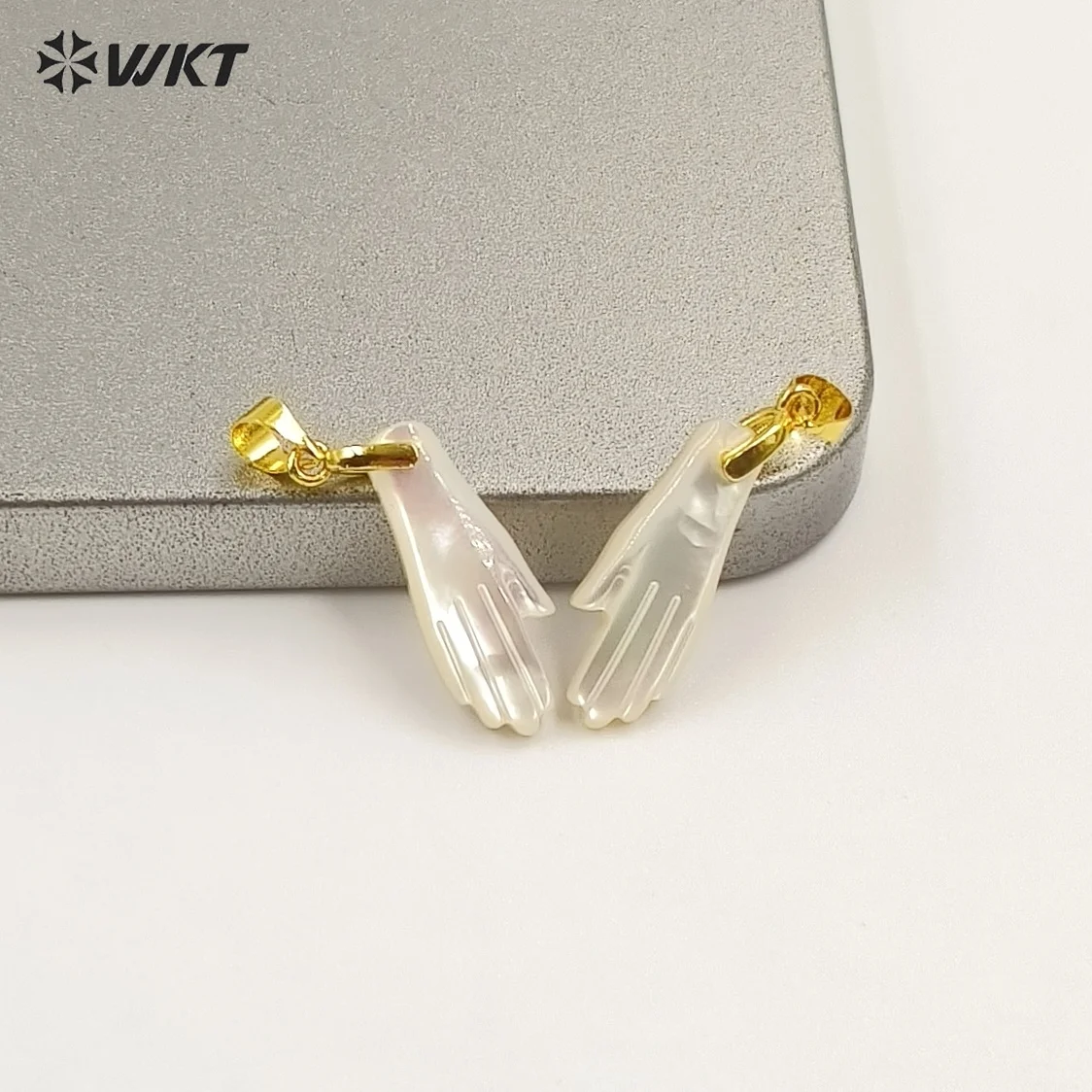 WT-JP502 Special Palm Shape White Mop Shell Right And Left Charms Pendant For Earrings Or Necklace Accessory DIY Findings