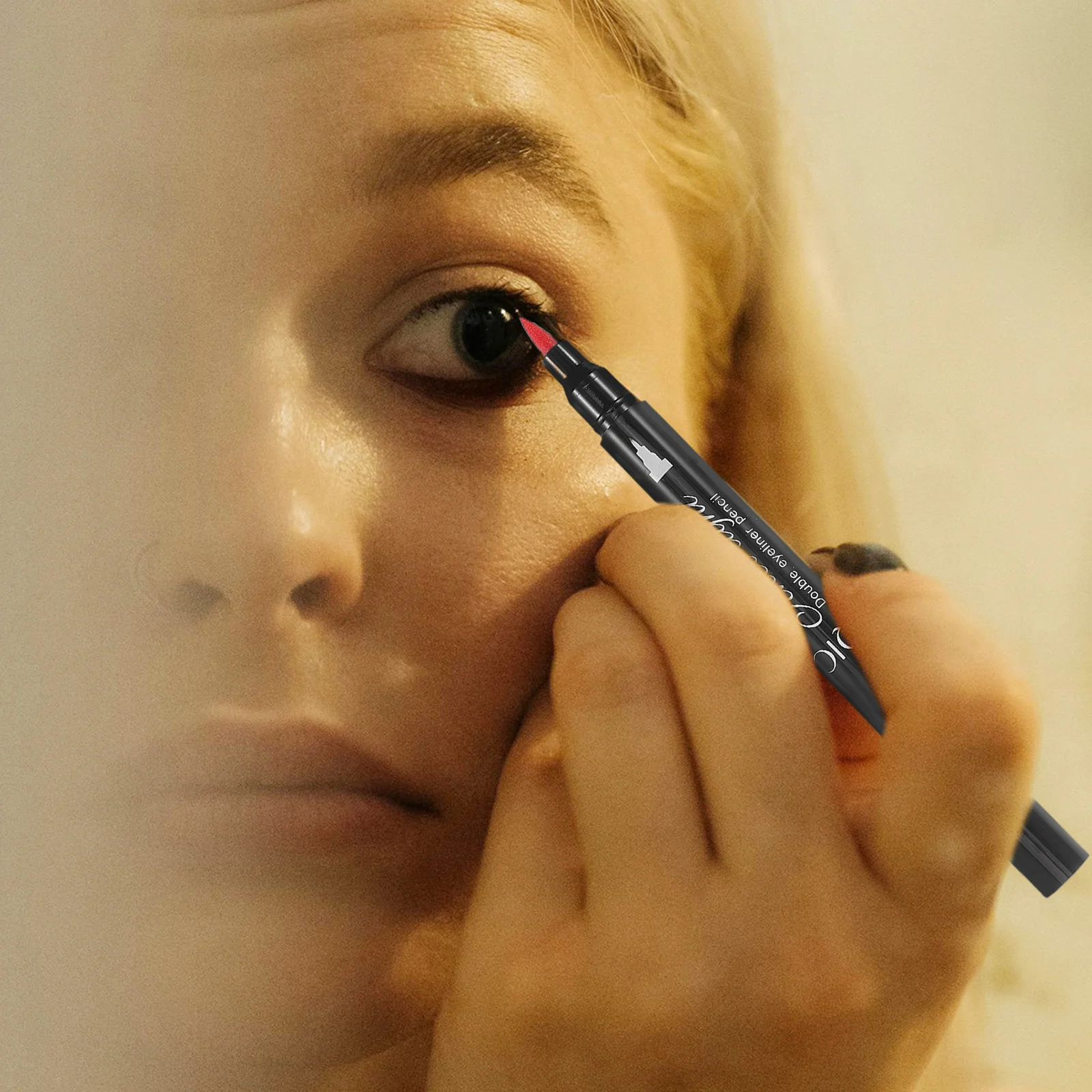 Lápiz Delineador de ojos líquido rojo resistente al agua, herramienta de maquillaje de ojos de secado rápido de larga duración con sello de corazón para uso fino