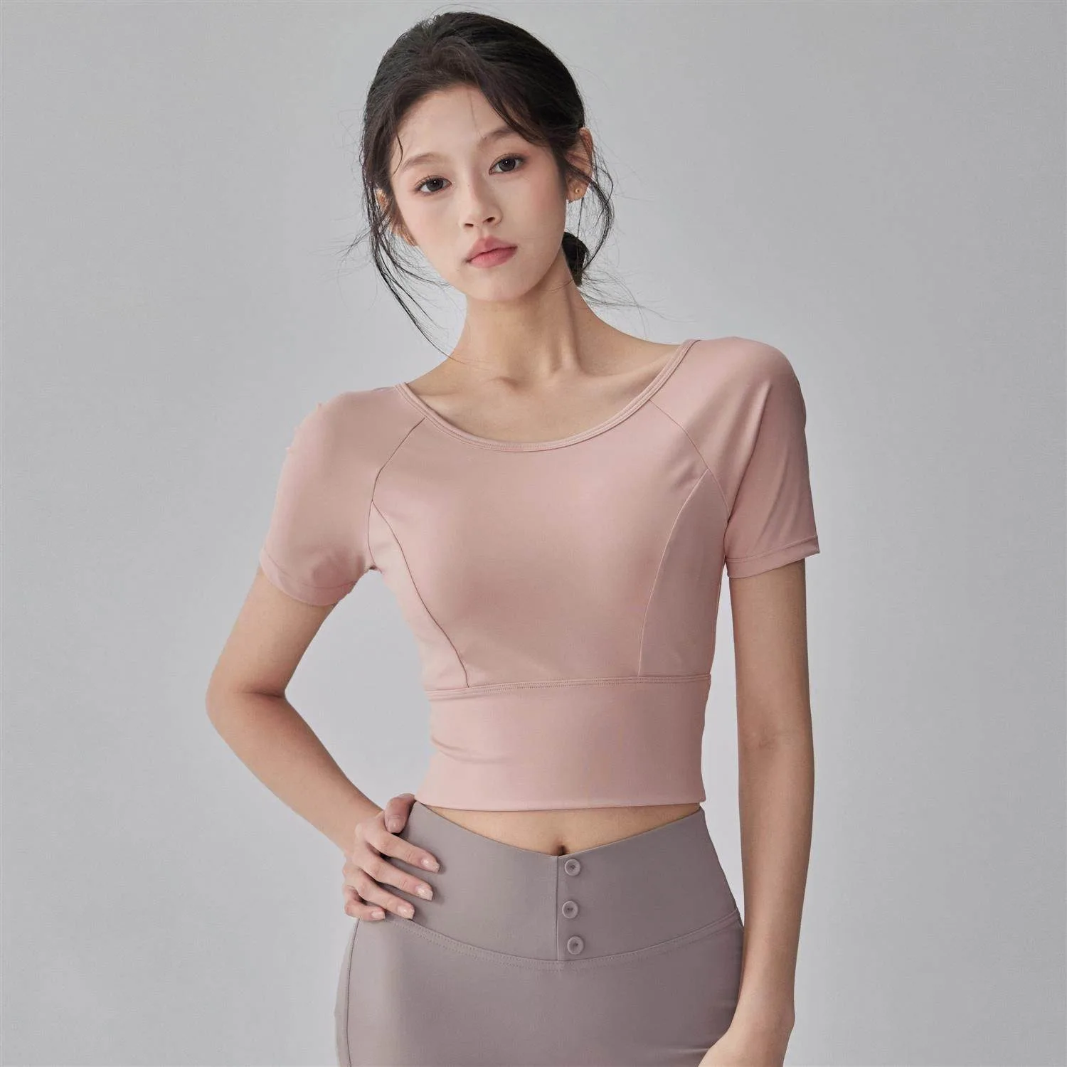 Damen Yoga-Top 2026 Neues Sommerdesign mit integriertem Cup für Pilates-Training und Fitness
