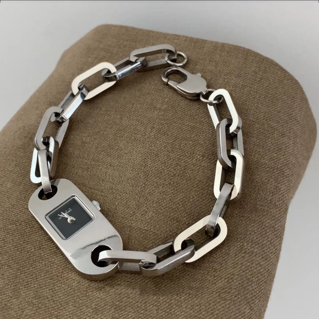 Женские часы для девочек, наручные кварцевые часы, необычный серебряный браслет, стиль Orologio, женские наручные часы высокого качества, золотые, черные часы Женские часы для девочек, наручные кварцевые часы, необычный серебряный браслет, стиль Orologio, женские наручные часы высокого качества, золотые, черные часы