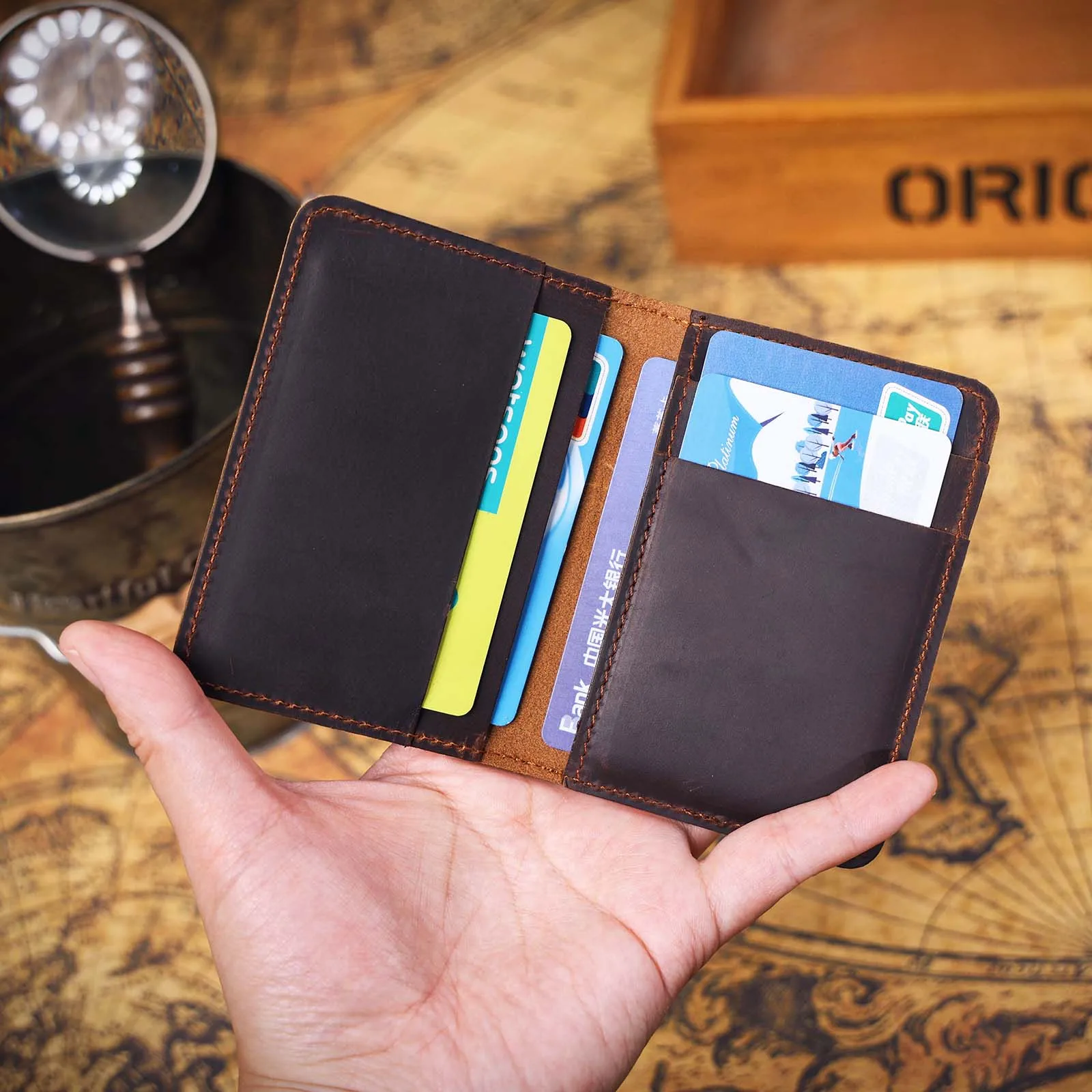 Echtleder-Kartenetui, einfache Mini-Geldbörse von Crzay House Leather, perfekt zum Tragen von Bargeld und Karten – Detail 13