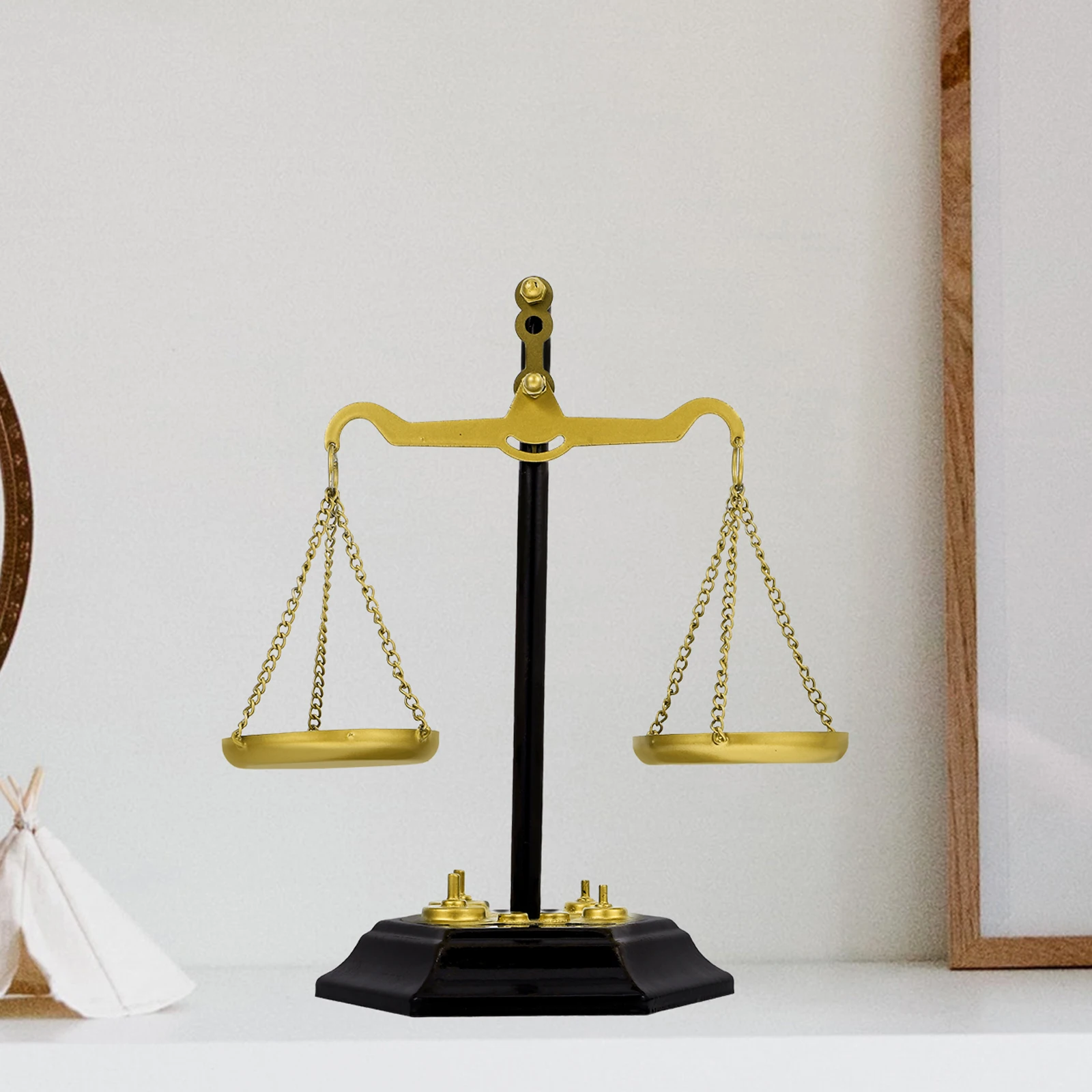 

Metal Balance Scale Table Decoration Modern Libra Design Desktop Home Centerpiece Ornament Reflecting Justice and Harmony