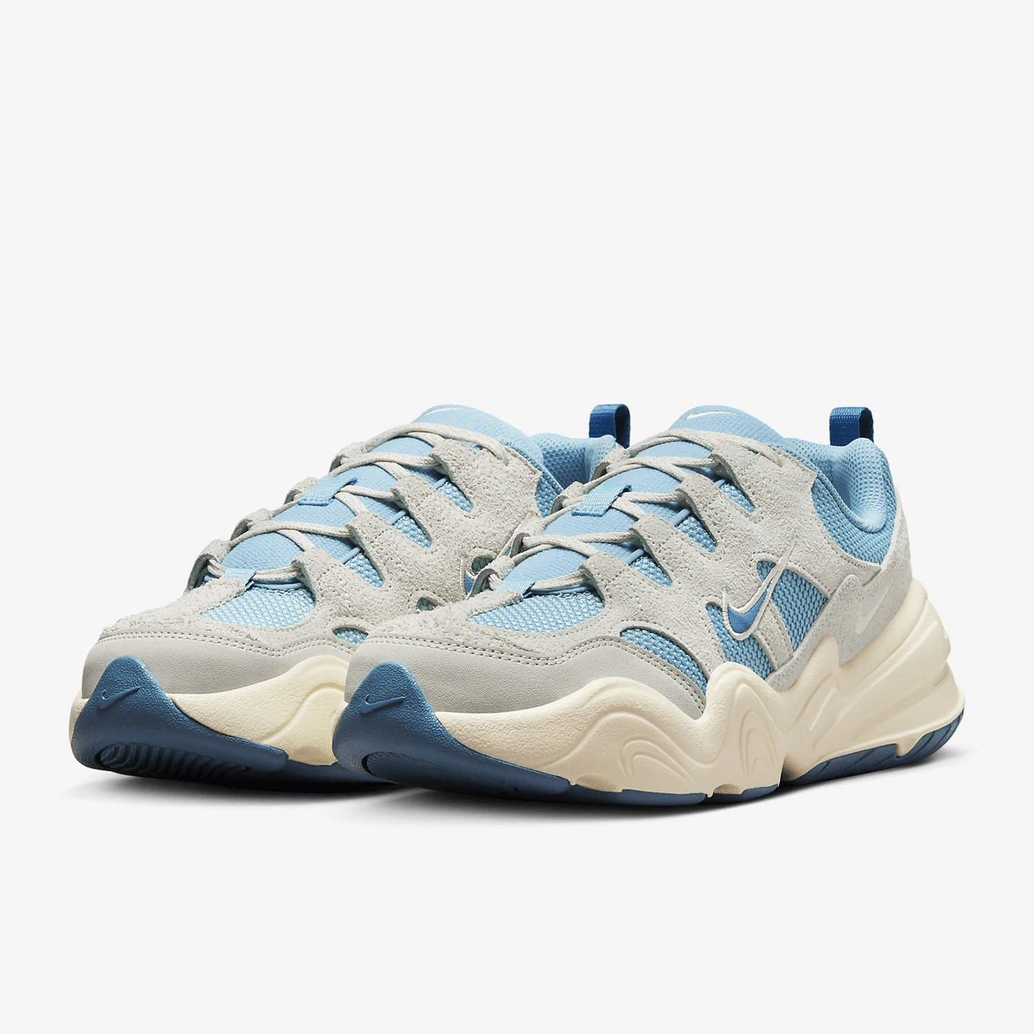 

Nike Authentic Women's Chunky Retro Sneakers DR9761-402