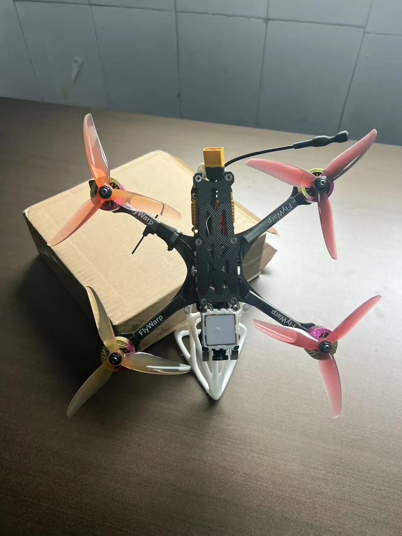 

FlyWarp V-X5 FPV Drone 5Inch 5.8G 2.5W VTX 2207 1960KV Motor RC Quadcopter Freestyle Drone DIY