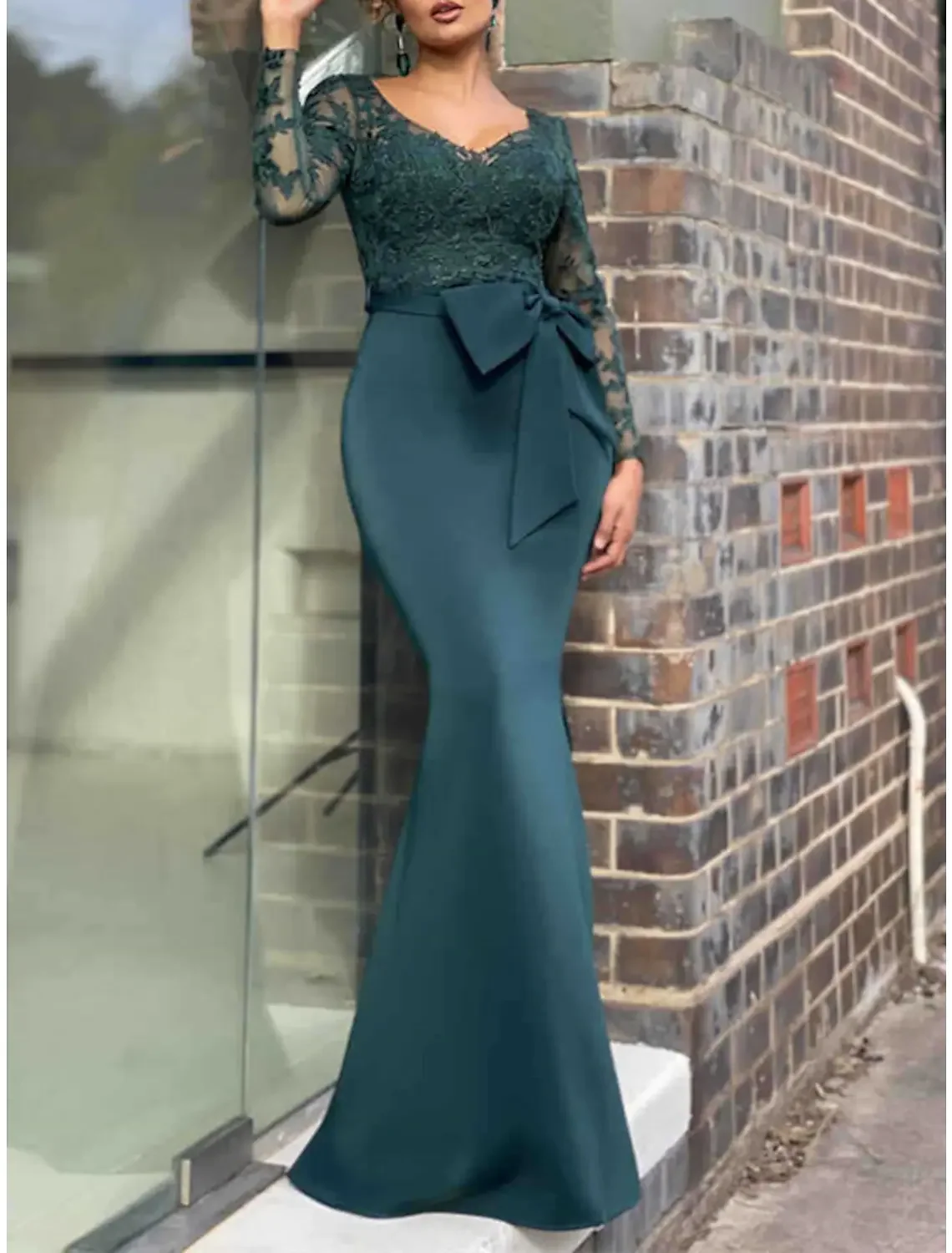 

Mermaid Trumpet Mother of the Bride Dress Elegant Sexy V Neck Floor Length Lace Stretch Chiffon Long Sleeve with Bow(s) Applique