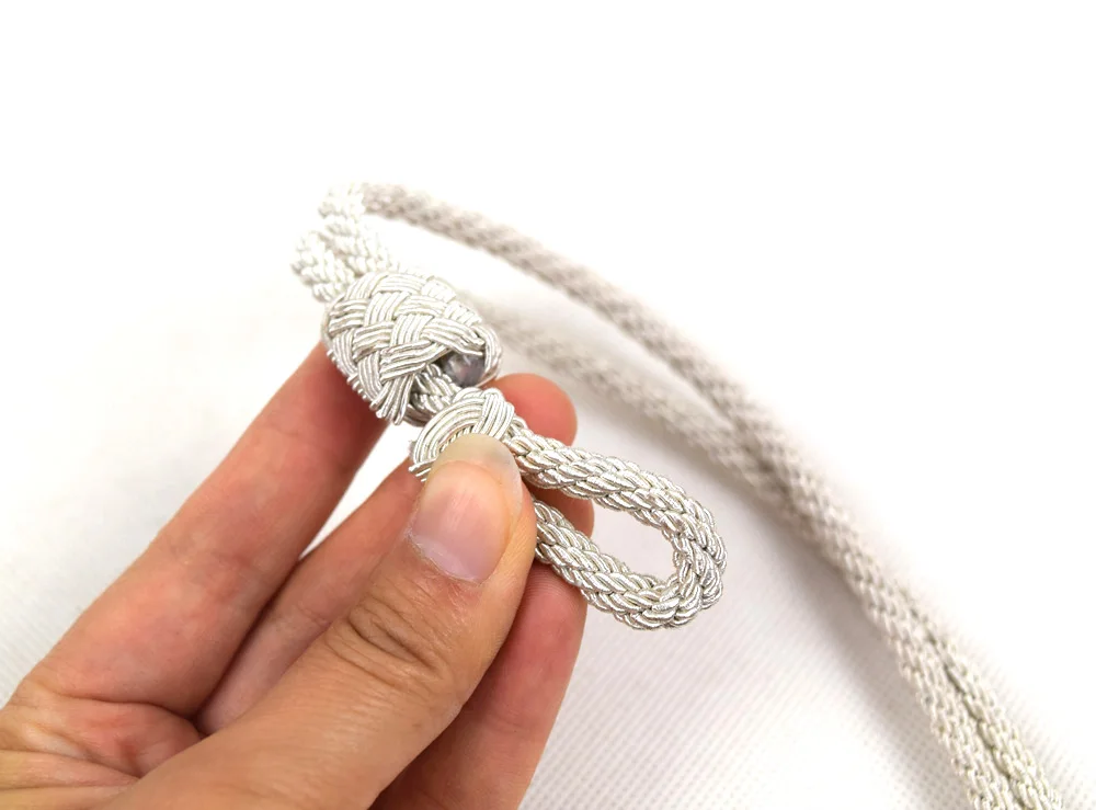 Gorro con visera plateada para oficiales alemanes, cordón para la barbilla