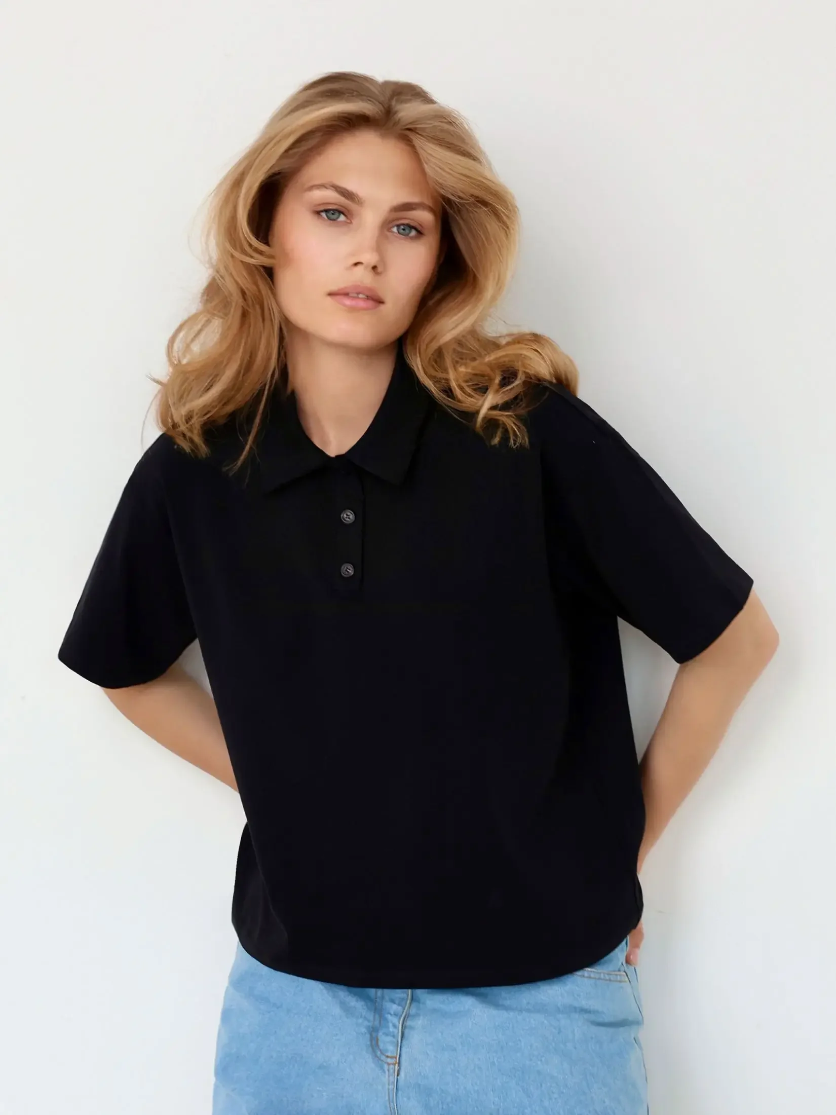 Women's Solid Color Polo Shirt for Summer Casual Stylish and Versatile Street Style Suitable for Any Occasion.