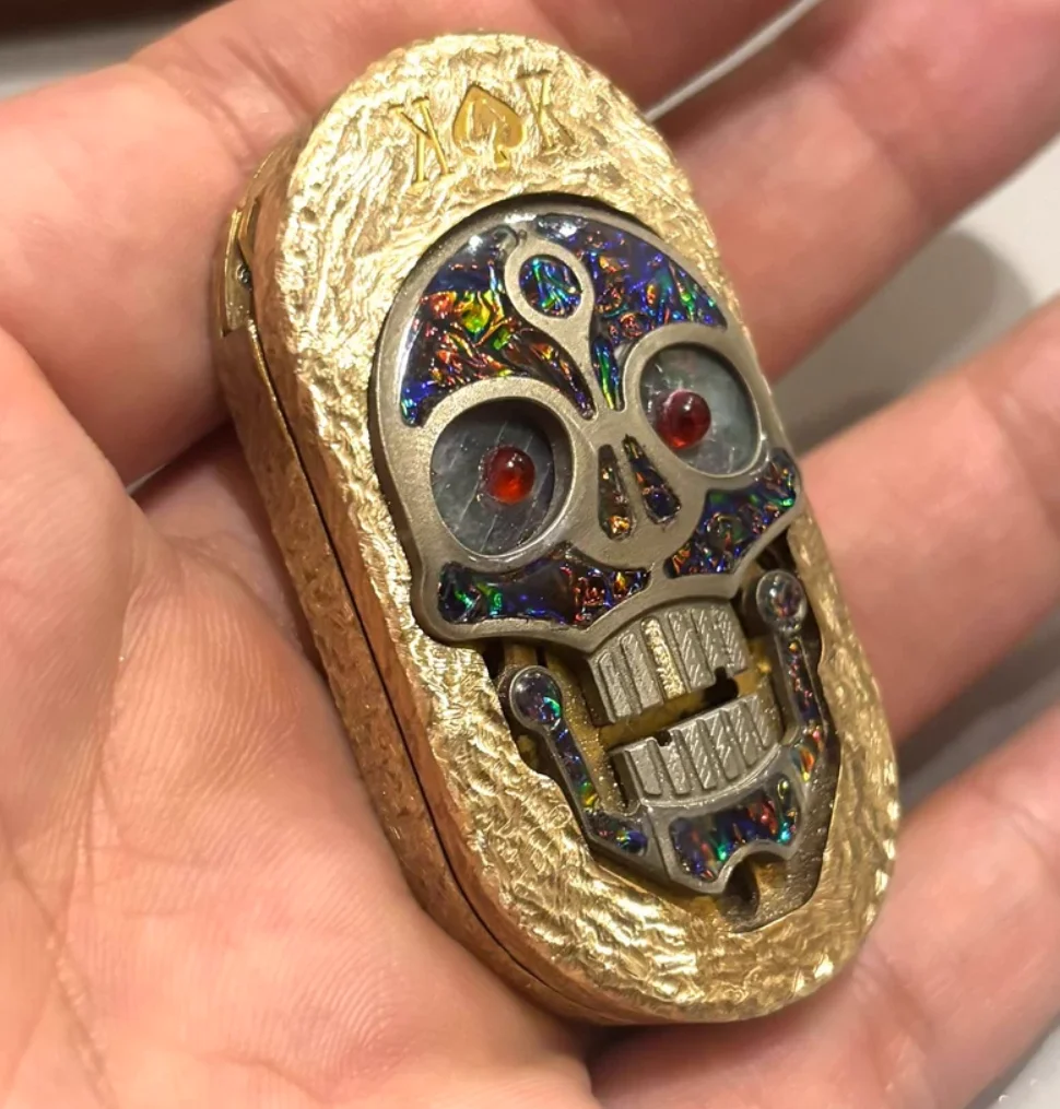 

Used EDC SAS Spades K King David carve fidget slider Decompression toys