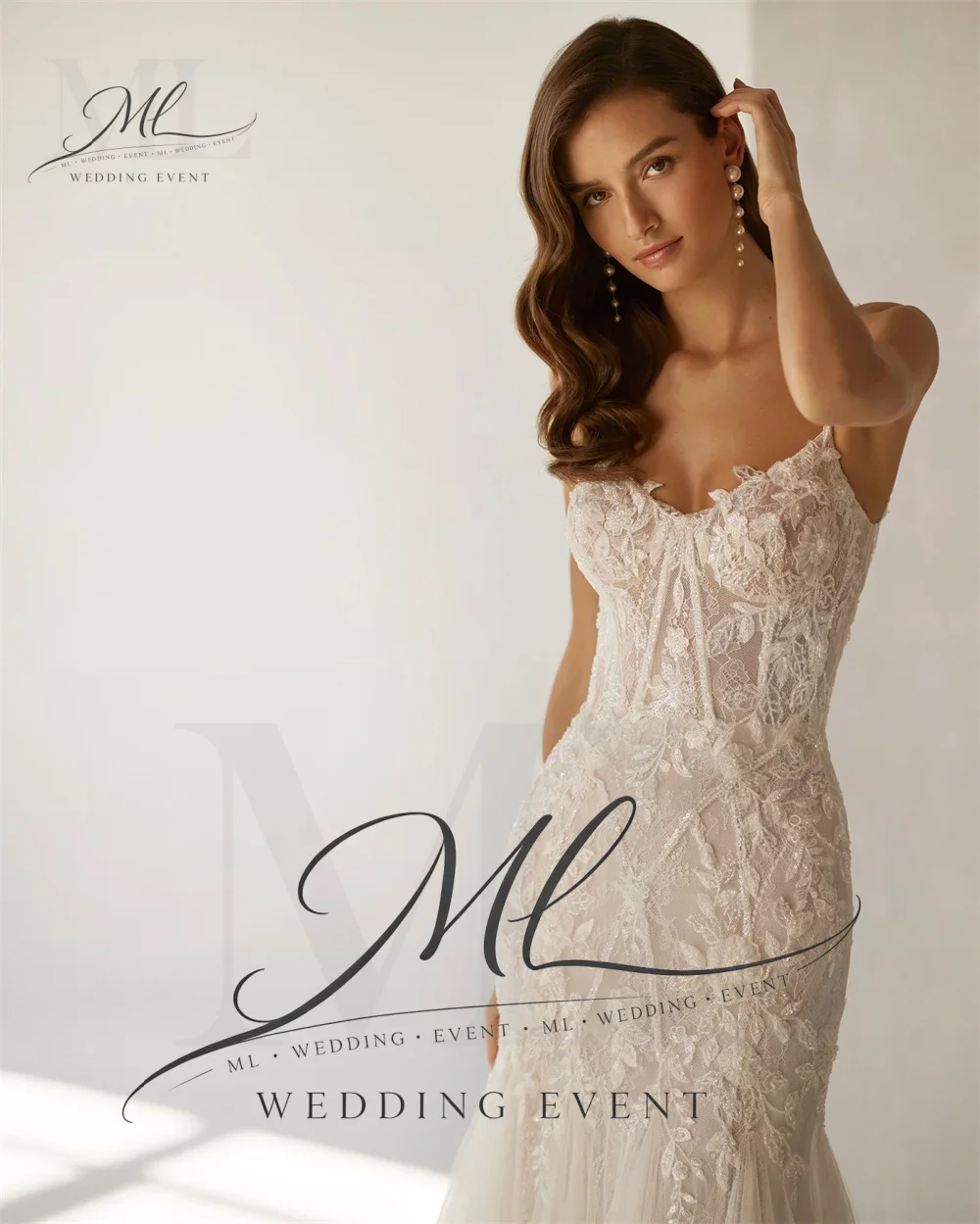 ML Maßgeschneidertes Meerjungfrauen-Brautkleid mit elfenbeinfarbenen Spitzenapplikationen, Perlenstickerei, Spaghettiträgern, Schleppe und formellem Abendkleid-Design