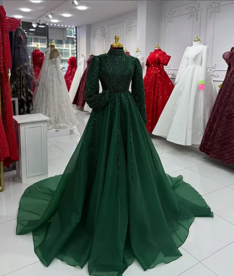 Smaragdgrüne glitzernde muslimische Ballkleider, Kristallglitzer, Stehkragen, lange Ärmel, Kaftan-Abendkleid aus dem Nahen Osten, maßgeschneidert