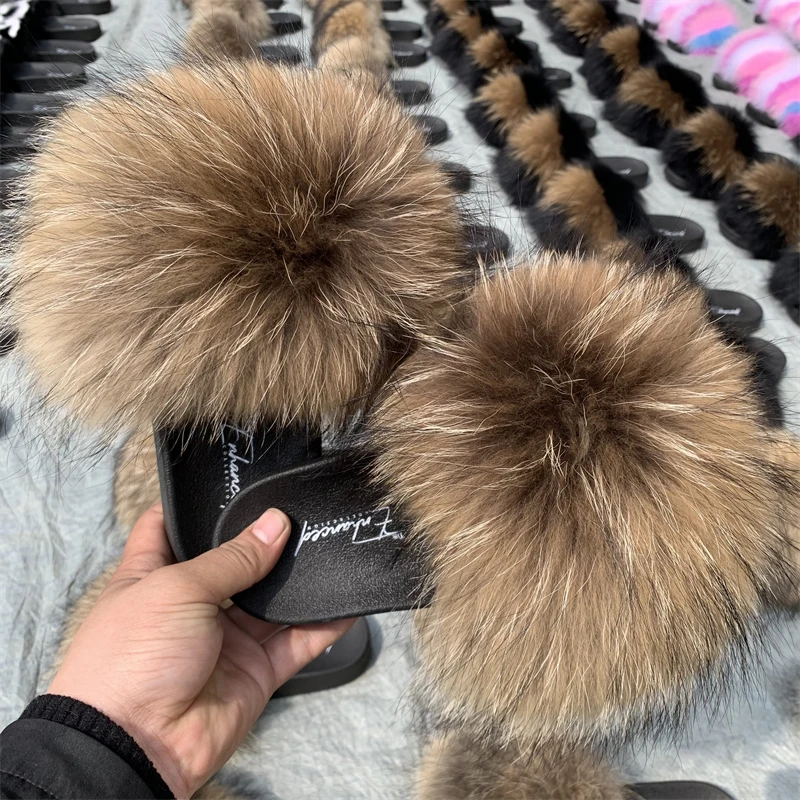 New Arrival Girl Luxury Fluffy Fur Slippers Ladies Indoor Warm Furry Fur Flip Flops Women Amazing Plush Fur Slides Wholesale Hot