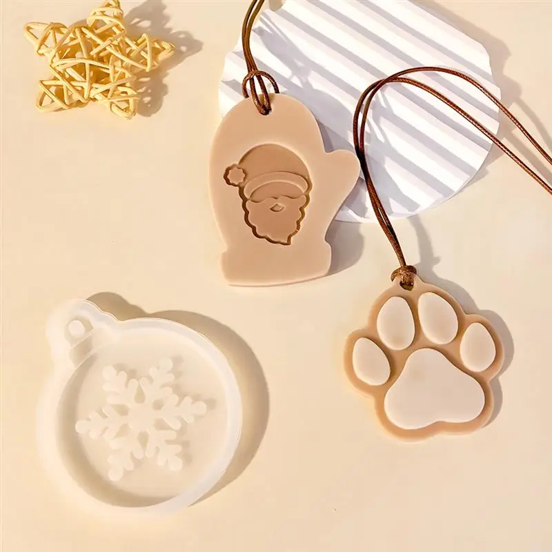 Christmas Series Pendant Silicone Mold Round Snowflake Deer Pendant Aromatherapy Wax Epoxy Resin Mold DIY Gift Party Decoration