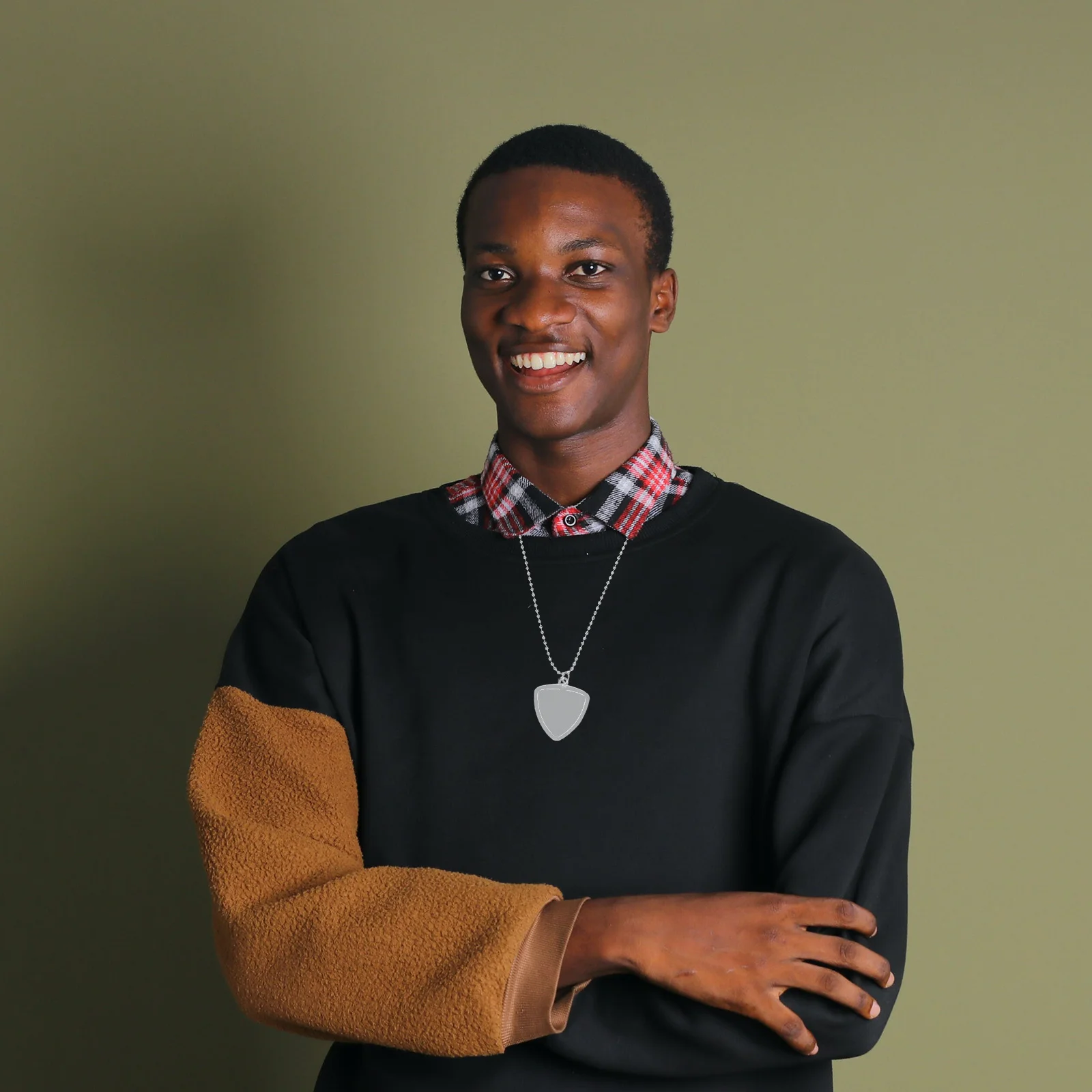 

Guitarists Picks Storage Necklace Transparent Design Anti-Loss Organizer for Stage Performances Daily Practice Compact