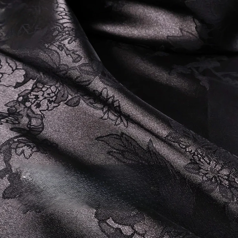 

Black White Rose Embossed Jacquard Fabric Soft Skin Friendly Drape Luster Viscose Like Silk for Cheongsam Dress Material