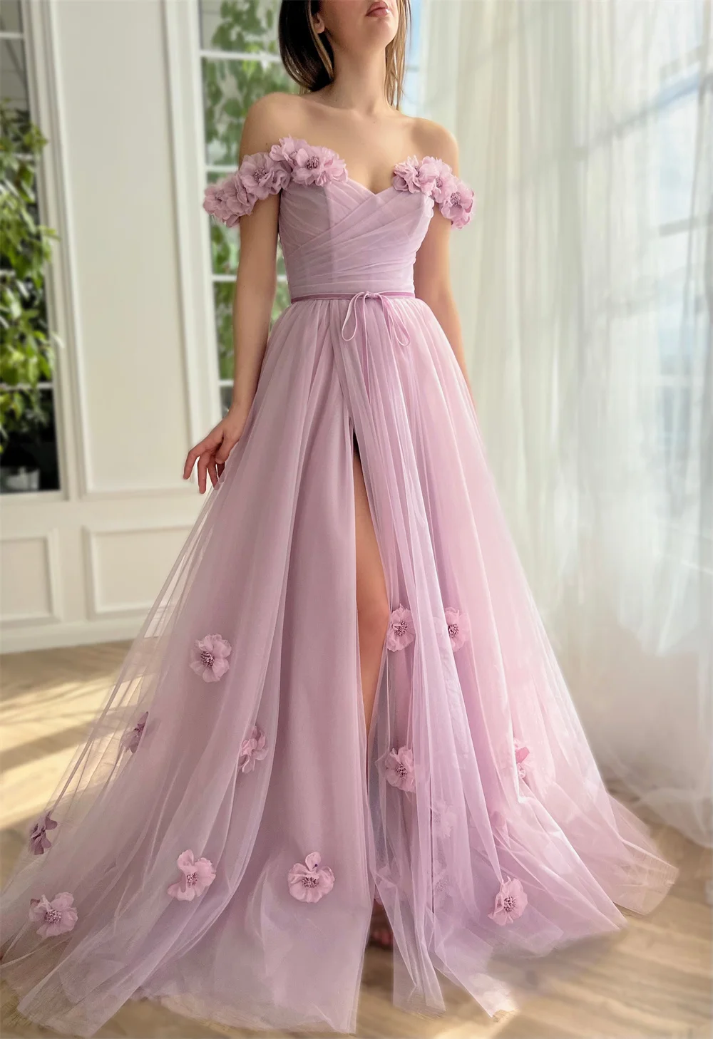 

Off-the-shoulder 3D Floral Tulle Prom Dresses With Split Lace Appliques Sashes Sleeveless Evening Gowns A-line Long Ball Gowns